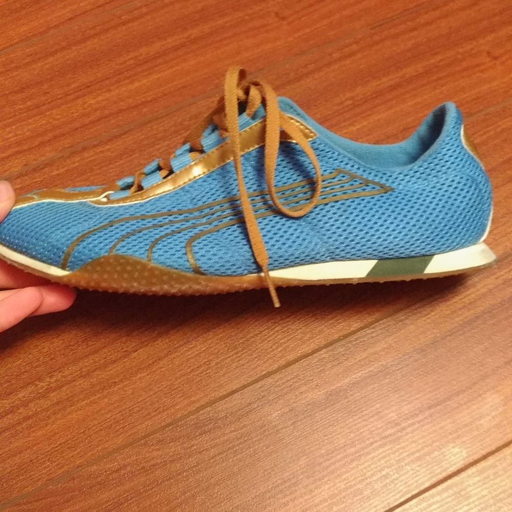 Women's Y2K US size 7 Puma shoes